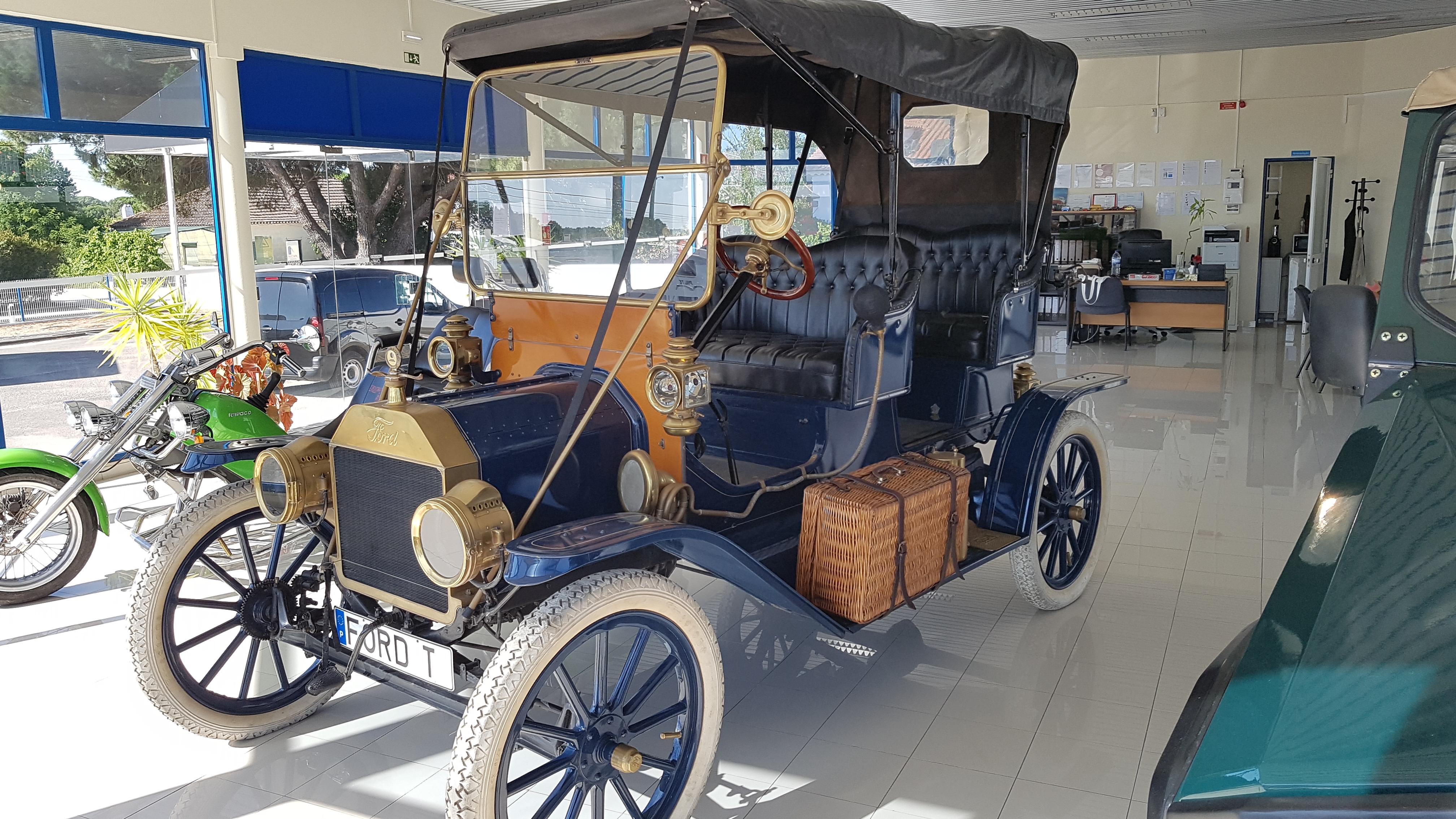 FORD T