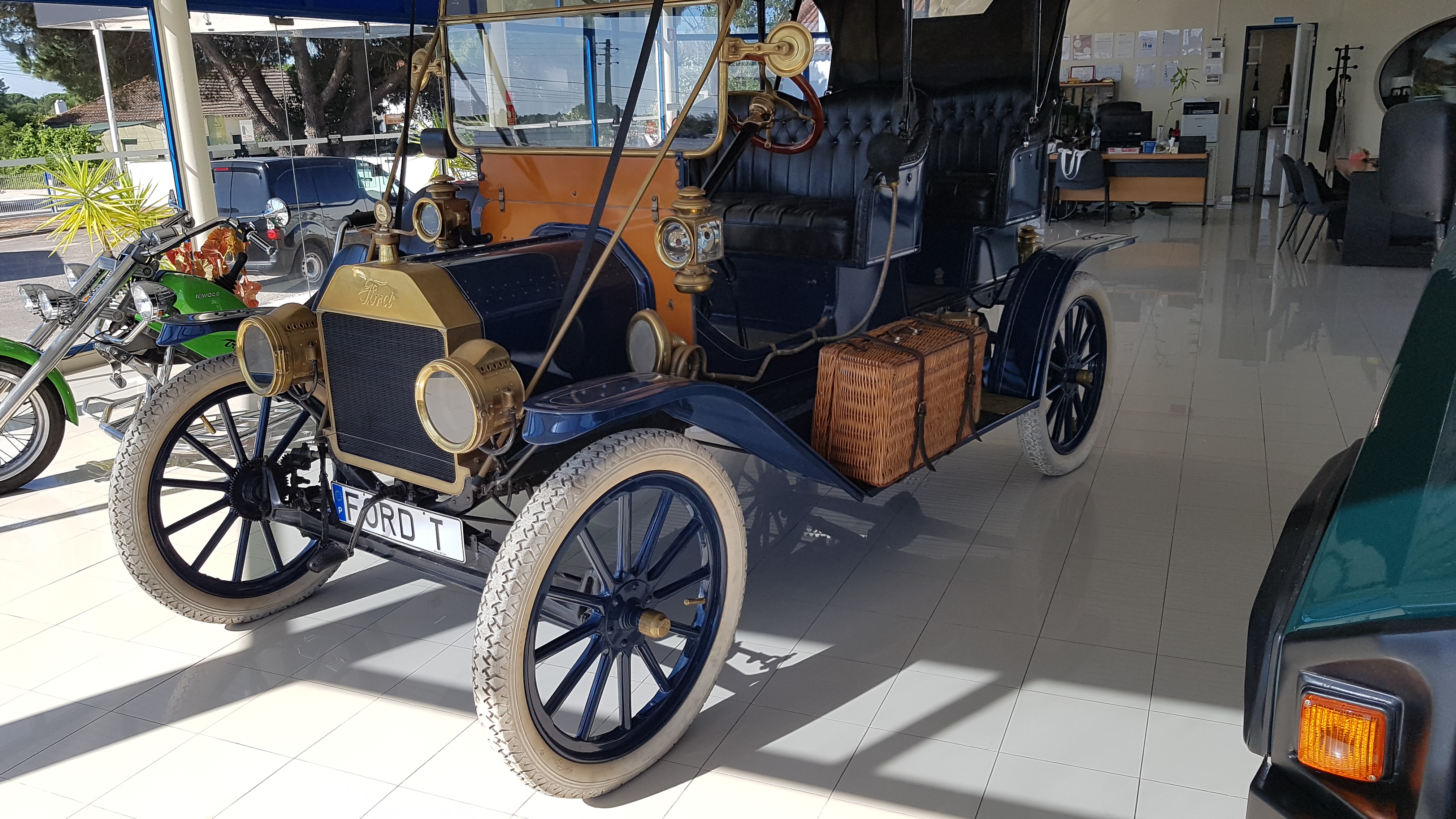 FORD T