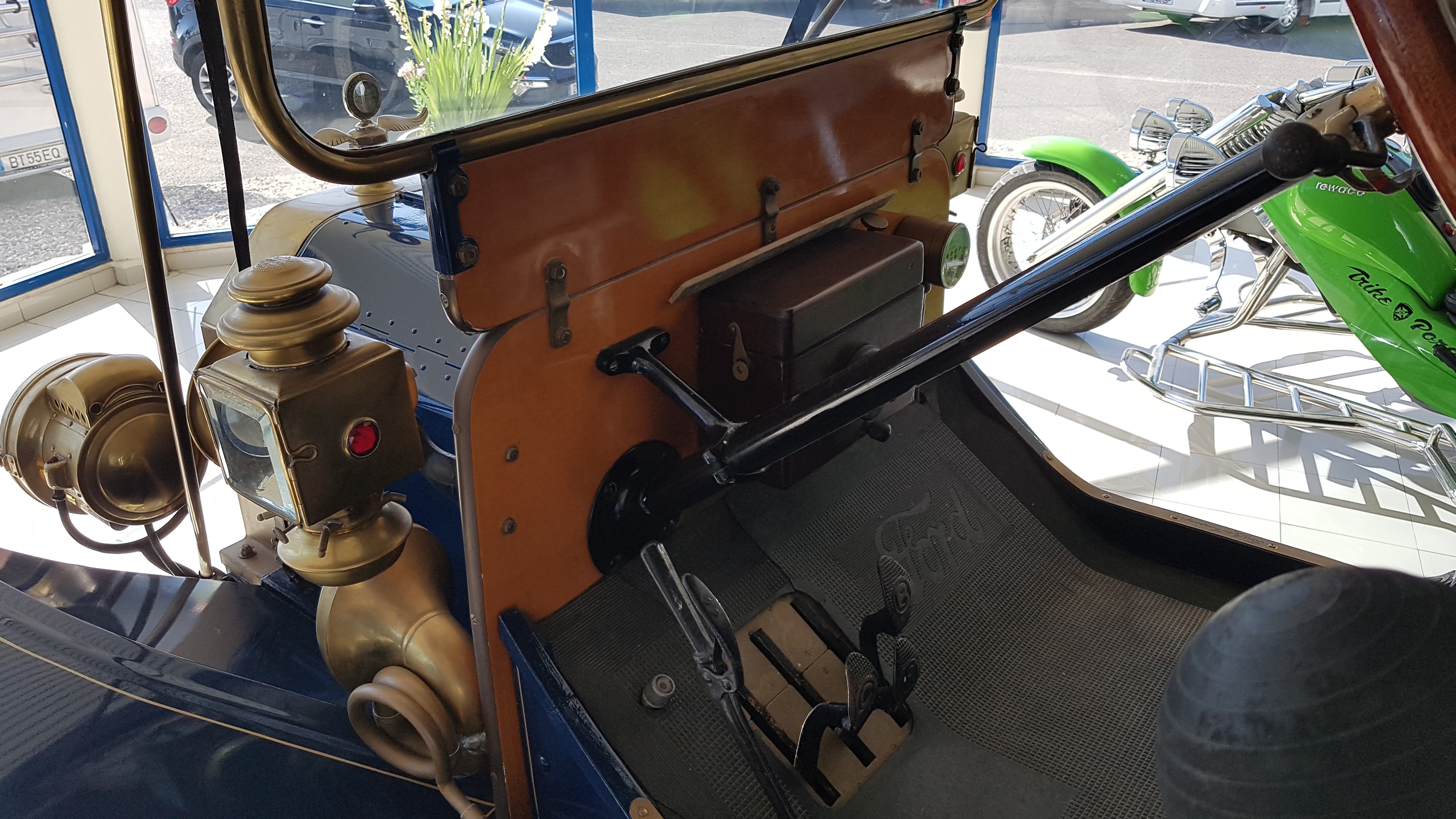 FORD T